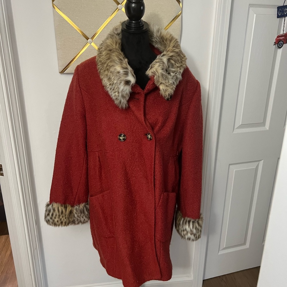 Burnt orange coat With leopard collar And cuffs